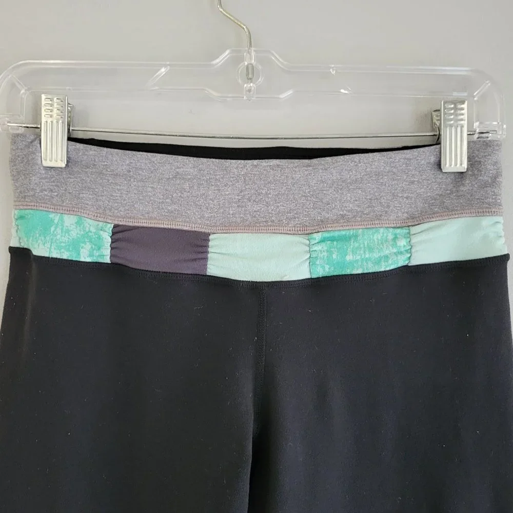 Lululemon Reversable Cropped Work out Leggings Size 4 - Picture 2 of 10